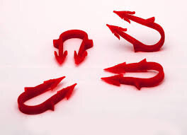 Скоба якорная красная для труб 16*2,0 теплый пол